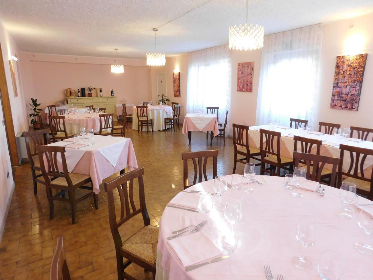Il Duca Bianco Hotel Calosso Bagian luar foto